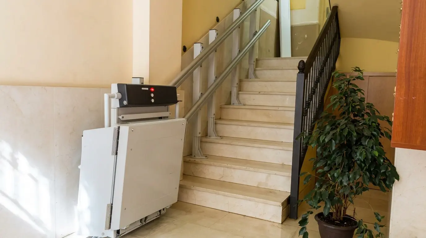 Plataforma elevatória para escadas estreitas