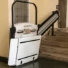 Plataforma elevatória inclinada para escadas: como funciona